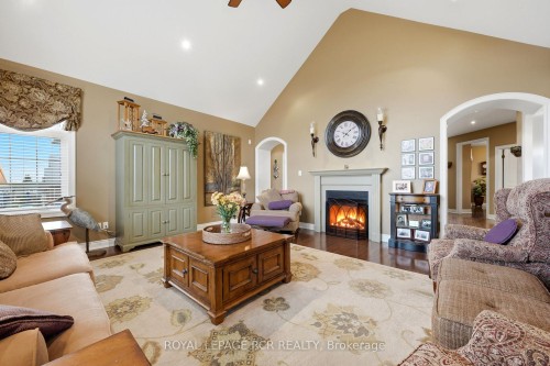 8 Masters Creek Boulevard, Mono, ON - Indoor Photo Showing Living Room With Fireplace