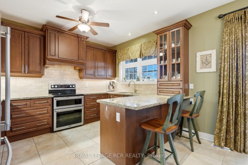 8 Masters Creek Boulevard, Mono, ON - Indoor Photo Showing Kitchen With Upgraded Kitchen