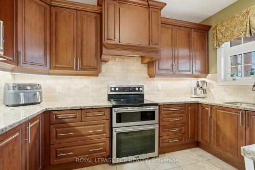 8 Masters Creek Boulevard, Mono, ON - Indoor Photo Showing Kitchen