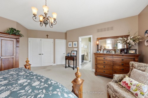 8 Masters Creek Boulevard, Mono, ON - Indoor Photo Showing Bedroom