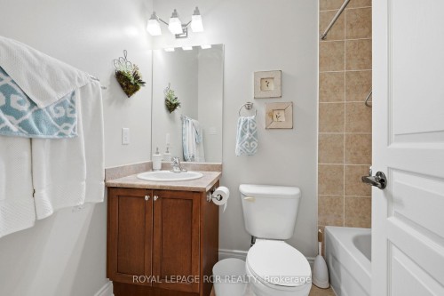 8 Masters Creek Boulevard, Mono, ON - Indoor Photo Showing Bathroom
