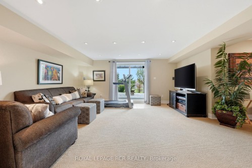 8 Masters Creek Boulevard, Mono, ON - Indoor Photo Showing Living Room