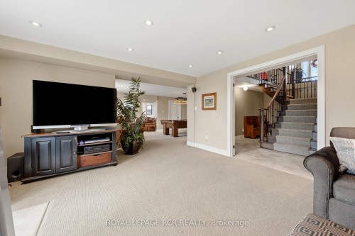 8 Masters Creek Boulevard, Mono, ON - Indoor Photo Showing Living Room