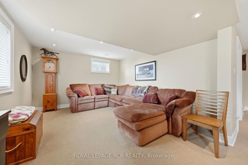 8 Masters Creek Boulevard, Mono, ON - Indoor Photo Showing Living Room