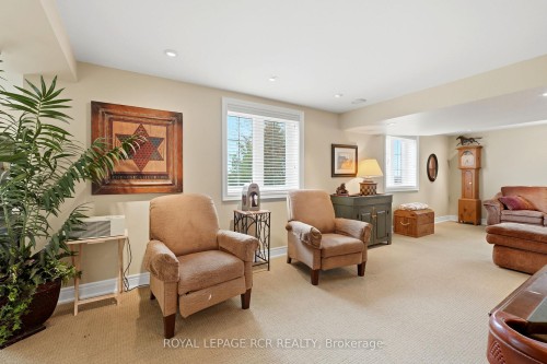 8 Masters Creek Boulevard, Mono, ON - Indoor Photo Showing Living Room