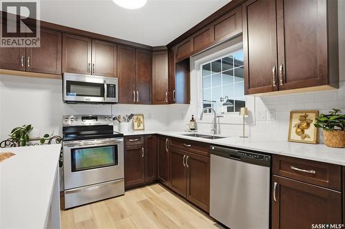 434 Skeena Court, Saskatoon, SK - Indoor Photo Showing Kitchen With Double Sink