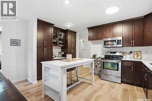 434 Skeena Court, Saskatoon, SK - Indoor Photo Showing Kitchen