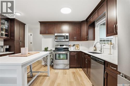 434 Skeena Court, Saskatoon, SK - Indoor Photo Showing Kitchen With Double Sink