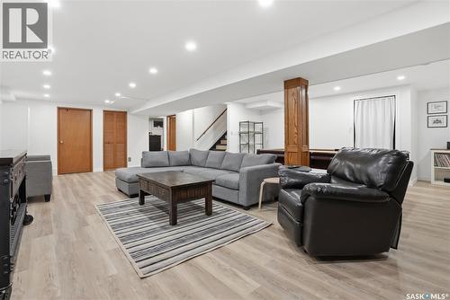 434 Skeena Court, Saskatoon, SK - Indoor Photo Showing Living Room