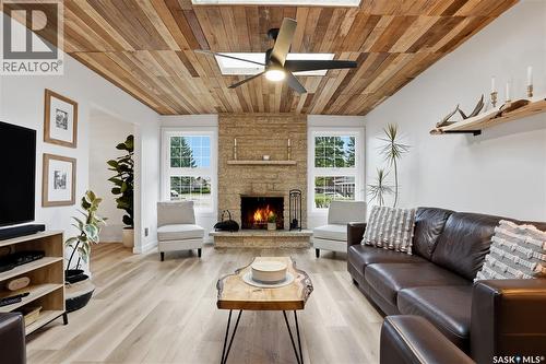 434 Skeena Court, Saskatoon, SK - Indoor Photo Showing Living Room With Fireplace