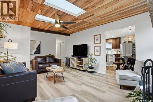 434 Skeena Court, Saskatoon, SK - Indoor Photo Showing Living Room