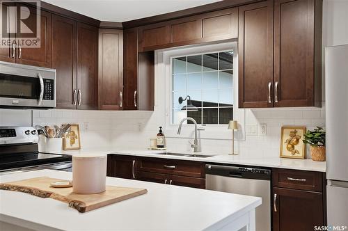 434 Skeena Court, Saskatoon, SK - Indoor Photo Showing Kitchen