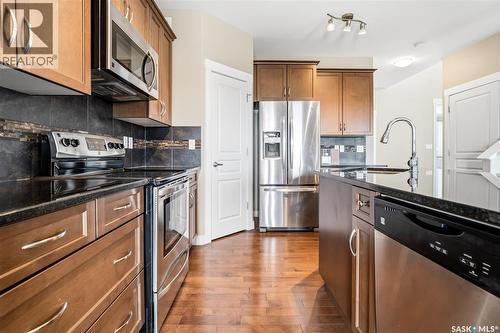 8814 Herman Crescent, Regina, SK - Indoor Photo Showing Kitchen With Stainless Steel Kitchen With Upgraded Kitchen