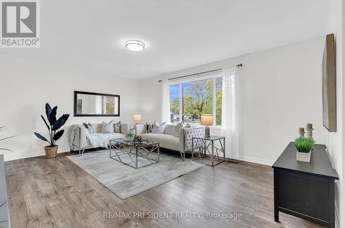 57 High Street, Waterloo, ON - Indoor Photo Showing Living Room