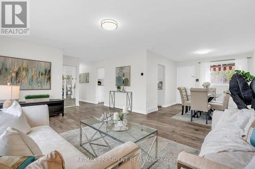 57 High Street, Waterloo, ON - Indoor Photo Showing Living Room