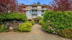 303-1912 Comox Ave Comox, BC V9M 3M4