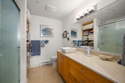 #303-1912 Comox Ave, Comox, BC - Indoor Photo Showing Bathroom