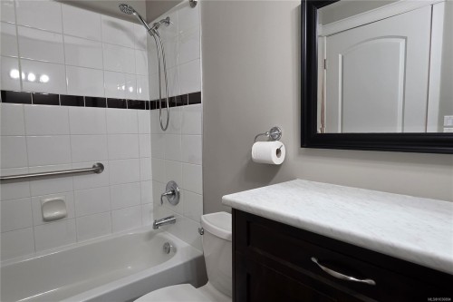 #305-907 Cedar St, Campbell River, BC - Indoor Photo Showing Bathroom