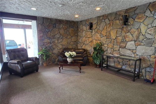 #305-907 Cedar St, Campbell River, BC - Indoor With Fireplace