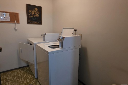#305-907 Cedar St, Campbell River, BC - Indoor Photo Showing Laundry Room