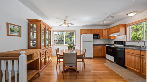 416 Curtis Rd, Comox, BC 