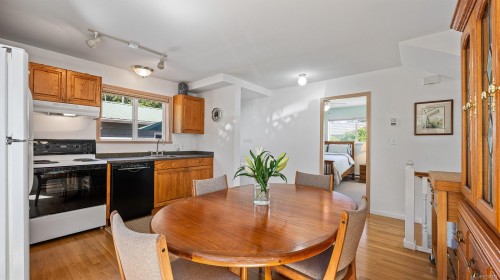 416 Curtis Rd, Comox, BC 