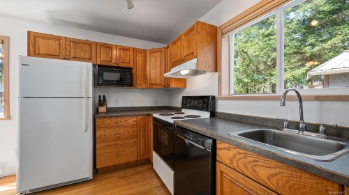 416 Curtis Rd, Comox, BC 