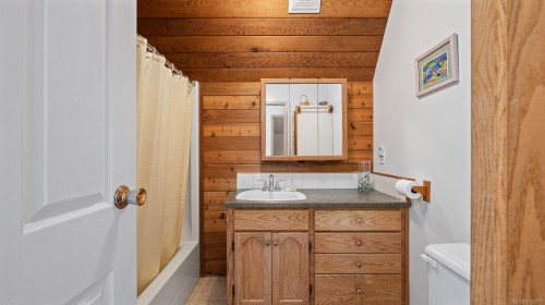 416 Curtis Rd, Comox, BC 