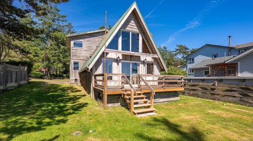 416 Curtis Rd, Comox, BC 