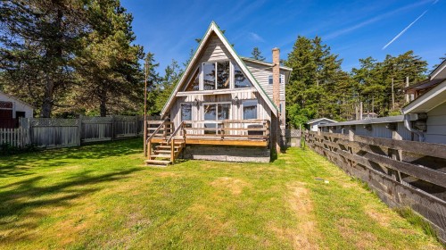 416 Curtis Rd, Comox, BC 