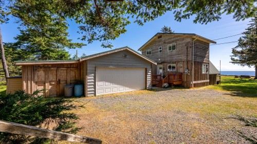 416 Curtis Rd, Comox, BC 