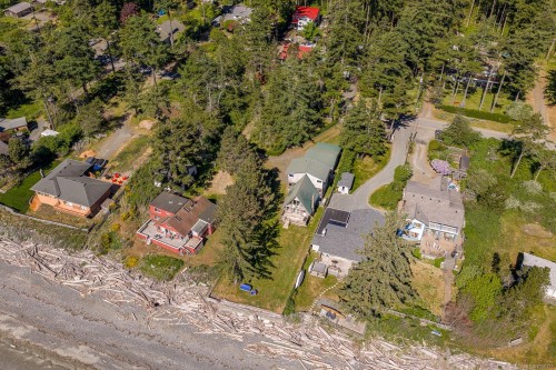 416 Curtis Rd, Comox, BC 