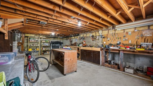 416 Curtis Rd, Comox, BC 