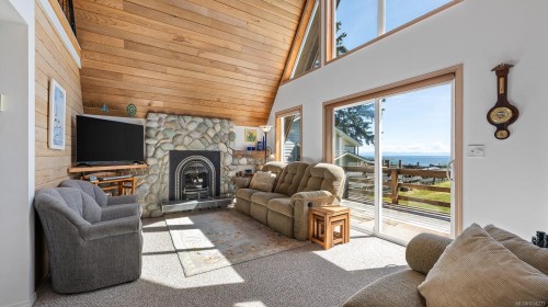 416 Curtis Rd, Comox, BC 