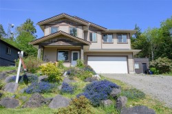 386 Pacific Cres Ucluelet, BC V0R 3A0