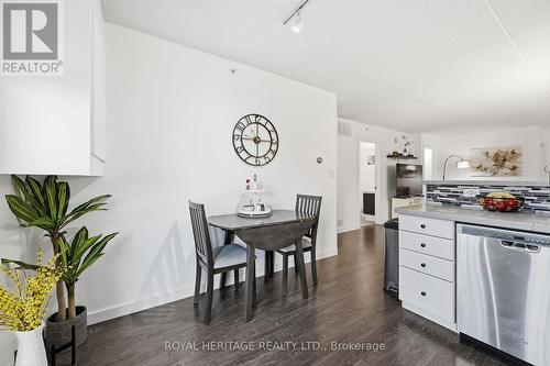 305 - 1421 Walker'S Line, Burlington, ON - Indoor Photo Showing Dining Room