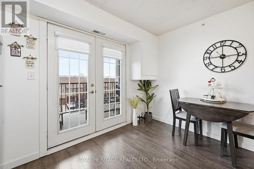 305 - 1421 Walker'S Line, Burlington, ON - Indoor Photo Showing Dining Room