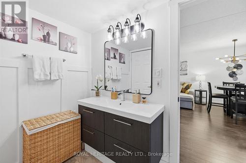 305 - 1421 Walker'S Line, Burlington, ON - Indoor Photo Showing Bathroom