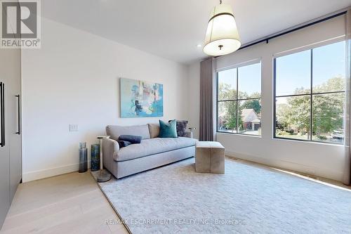 977 Gorton Avenue, Burlington, ON - Indoor