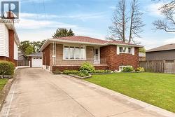 8 LORRAINE Drive  Hamilton, ON L8T 3R7