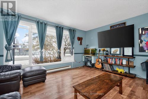 3928 Edgehill Road, Ramara, ON - Indoor Photo Showing Living Room