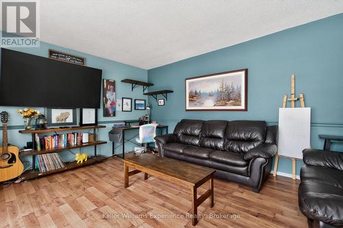 3928 Edgehill Road, Ramara, ON - Indoor Photo Showing Living Room