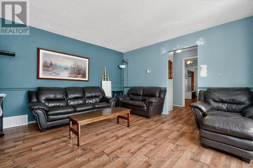3928 Edgehill Road, Ramara, ON - Indoor Photo Showing Living Room