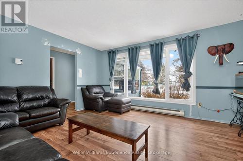 3928 Edgehill Road, Ramara, ON - Indoor Photo Showing Living Room