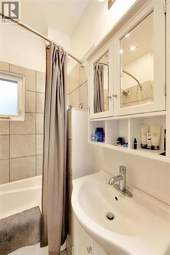 122 FORSYTH STREET North Unit# 1 EAST , Sarnia, Ontario N7T 6L3 4