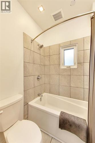 122 FORSYTH STREET North Unit# 1 EAST , Sarnia, Ontario N7T 6L3 5