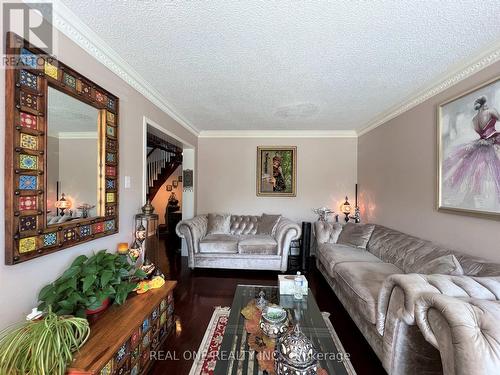 6403 Osprey Boulevard, Mississauga, ON - Indoor Photo Showing Living Room