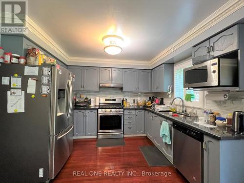 6403 Osprey Boulevard, Mississauga, ON - Indoor Photo Showing Kitchen With Stainless Steel Kitchen With Double Sink