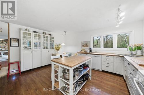 6922 Flewellyn Road, Ottawa, ON - Indoor Photo Showing Kitchen