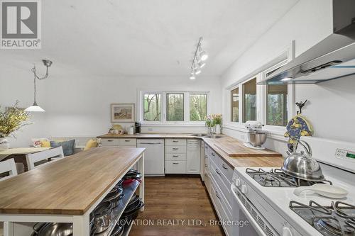 6922 Flewellyn Road, Ottawa, ON - Indoor Photo Showing Kitchen
